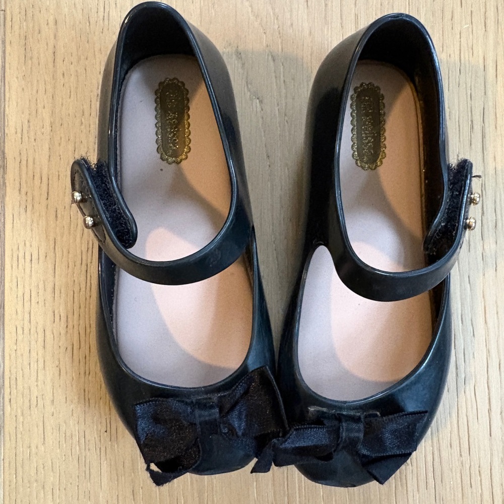 Mini Melissa black bow maryjanes size 9